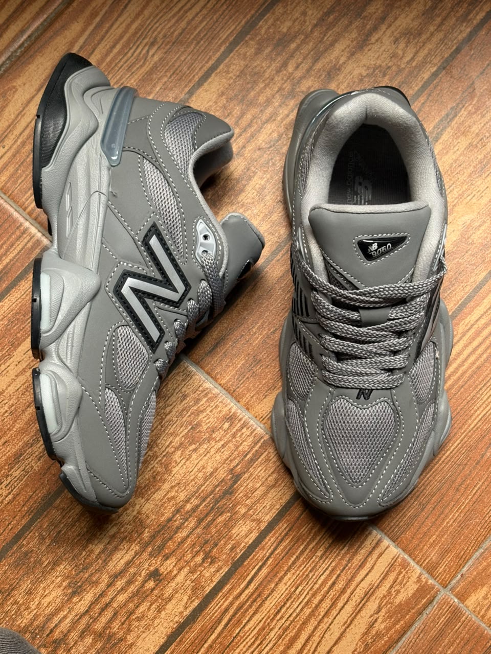 NEW BALANCE 9060 GRIS PIEL