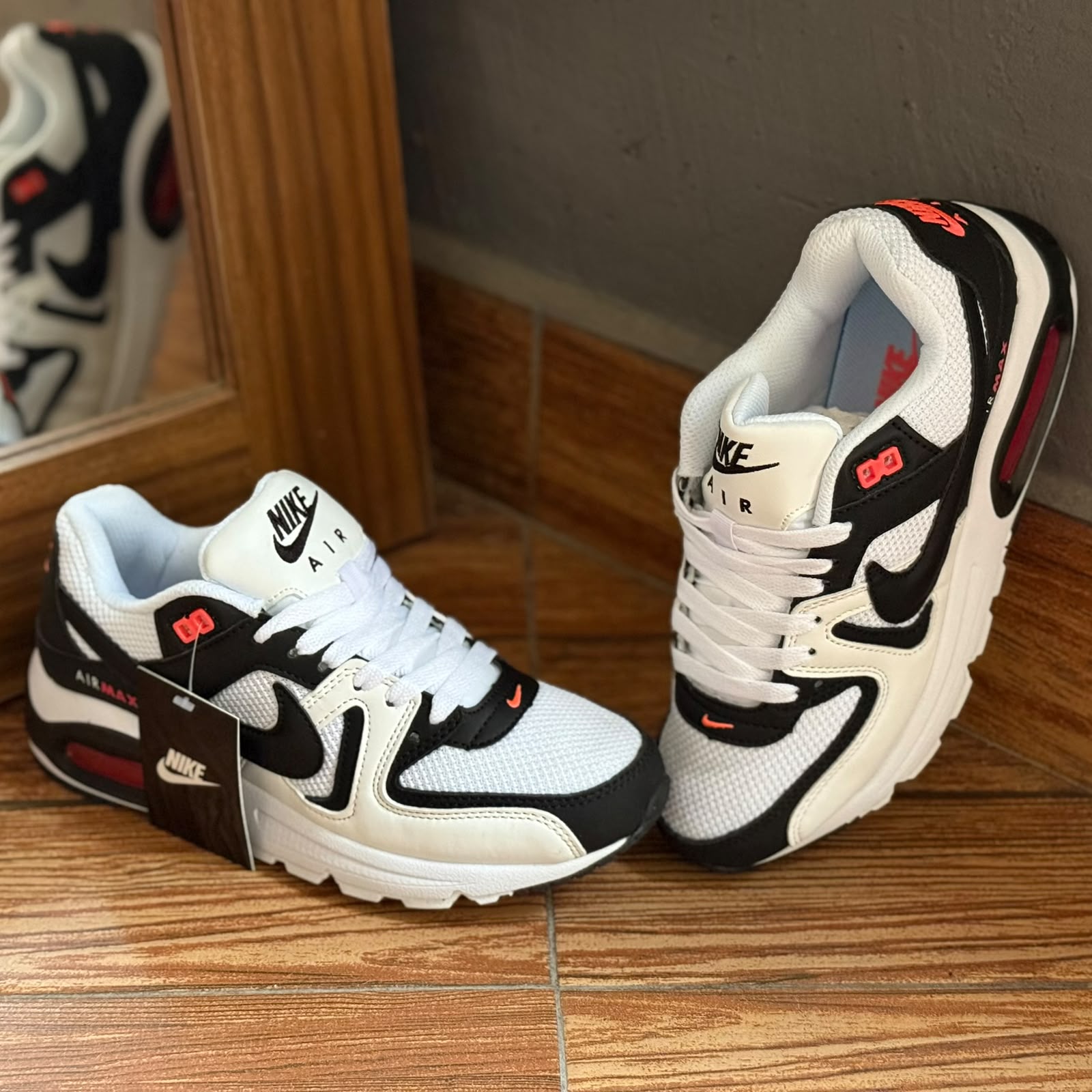 NIKE AIRMAX COMMAND VÁLVULA ROJA
