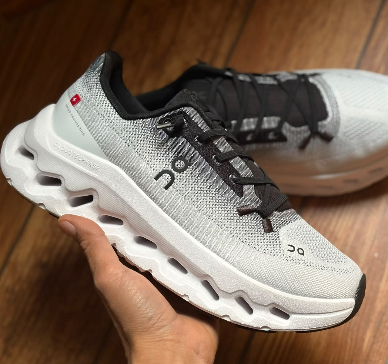 TENIS ON CLOUDTILT BLACK IVORY