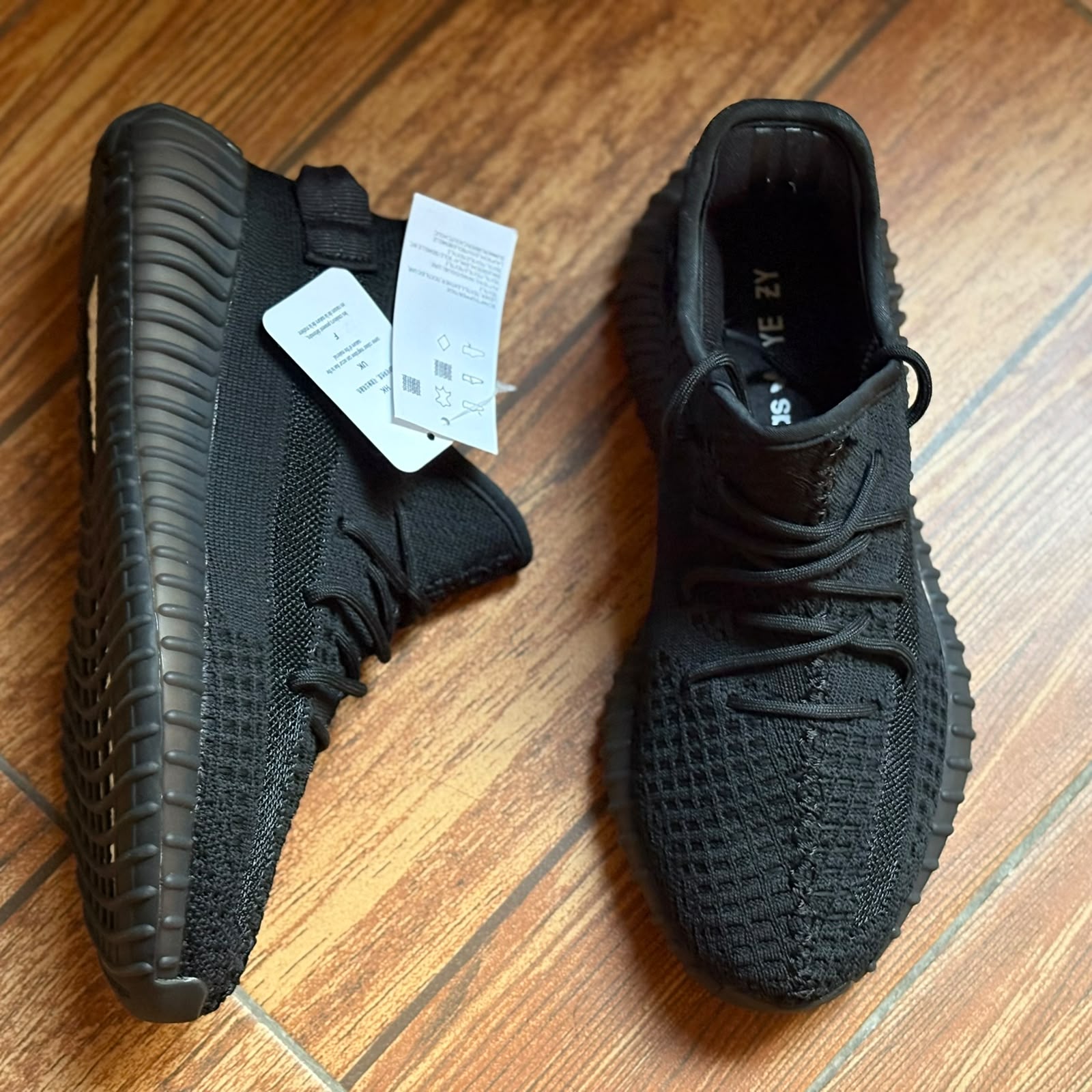 YEEZY 350 ONYX
